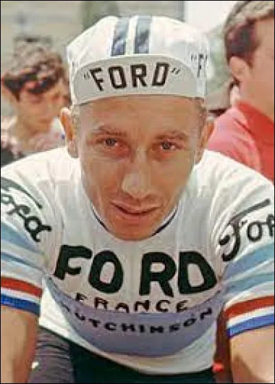 Ce coureur cycliste est né le 8 janvier 1934. Un de ses surnoms était "la Caravelle". Plusieurs fois vainqueur du Tour de France, il a également remporté le Giro et la Vuelta. Né et décédé en Normandie, quel est son nom ?