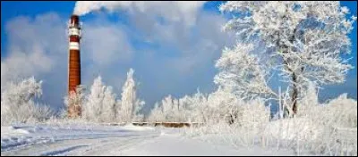 Laquelle de ces activités ne se fait pas dans la neige ?