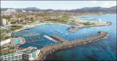 Traduis les mots "Marina dance" en français.