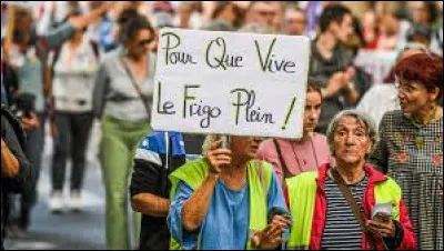 Complète l'expression : Tirer le _ par la queue.