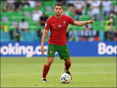 Un nom de famille ressemblant a la guerre... Qui est-ce ?