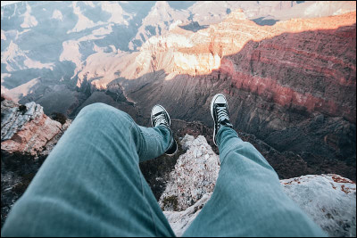 La peur du vide est appelée...