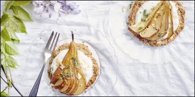 Passons au dessert, il sera individuel : tartelettes aux poires pour tous.
Regardez attentivement le résultat pour dire ce qu'il a fallu faire* subir au fruit ?