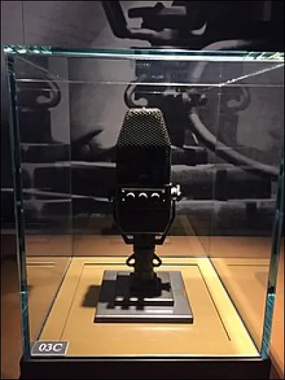 Quelle station de radio diffuse sa première émission le18 octobre 1922 ?