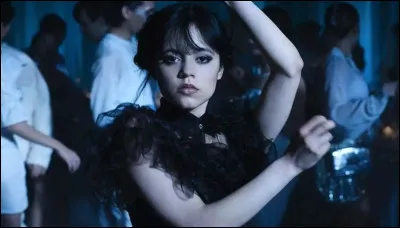 Comment la boisson bleue au bal de Nevermore s'appelle-t-elle ?