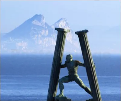 ''La mer située au-delà des colonnes d'Héraclès'' pour les Grecs, ''Mare Nostrum'' pour les Romains, de quelle mer parle-t-on ?