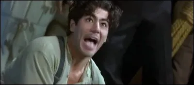 Que dit Fabrizio quand l'officier Murdoch tire sur Tommy ?