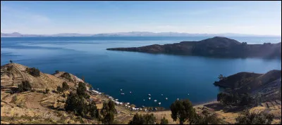 Quels pays bordent le lac Titicaca ?