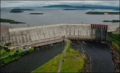 Dans quel pays le lac Guri se trouve-t-il ?