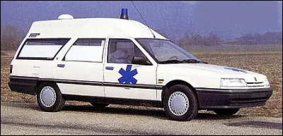 Quelle est cette voiture ambulance des années 90 ?