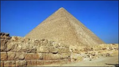 Que pourrions-nous trouver dans le 3e quart du nom que porte cet ouvrage architectural ?