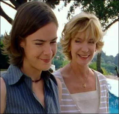 Séries télé : Dans la série "Sous le soleil", comment se prénommait la mère de Laure Olivier ?