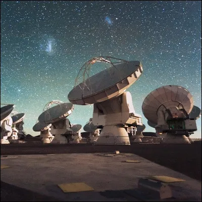 Quel d&eacute;sert, le plus sec parmi les d&eacute;serts non polaires, abrite plusieurs observatoires astronomiques ?