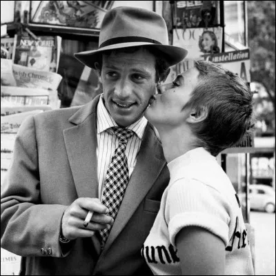 Quel r&eacute;alisateur de la Nouvelle Vague a sorti le film "&Agrave; bout de souffle" ?