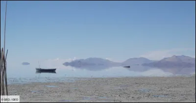 Dans quel pays le lac Poop&oacute; se trouve-t-il ?