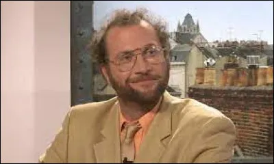 Comment s'appelle cet humoriste et acteur belge qui a débuté sa carrière par des caméras cachées ?