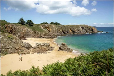 L'île d'Yeu est plus proche de l'île de Ré que de l'île d'Oléron.