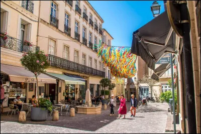 Béziers est la préfecture de l'Hérault.