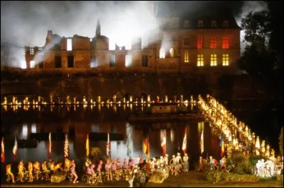 En quelle année le Puy du fou a-t-il organisé son premier prologue du Tour de France ?