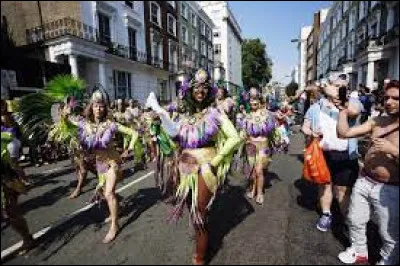 Culture : dans quel quartier londonien se déroule un grand carnaval chaque année ?