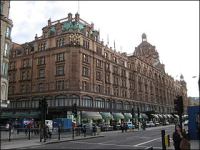 Monument : quel nom porte ce célèbre magasin londonien ?