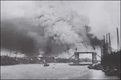 Histoire : comment a-t-on appelé la campagne de bombardements stratégiques durant la Seconde Guerre mondiale menée par l'aviation allemande contre le Royaume-Uni ?