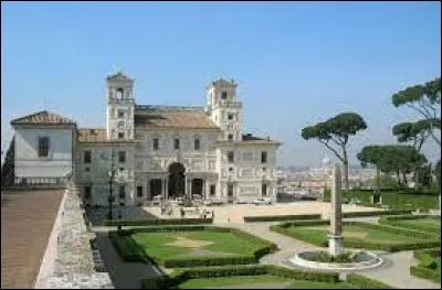 Lieu d'exception : Quelle institution artistique française est située dans la villa Médicis ?