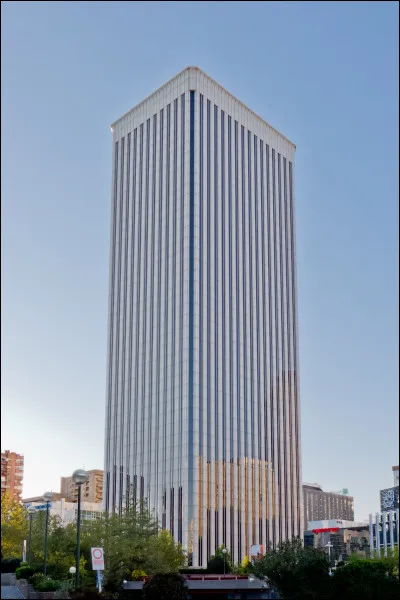 Monument : Quel nom porte cette tour se trouvant dans le quartier des affaires à Madrid ?