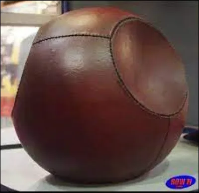 Comment la grande balle rouge s'appelle-t-elle ?