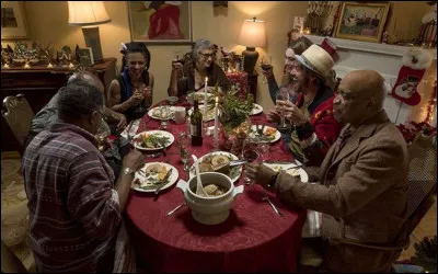 Dans quelle série retrouve-t-on tous ces personnages réunis autour d'une table pour fêter Noël ?