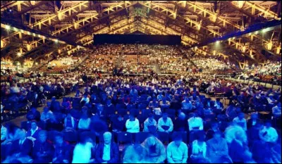 Quelle est la capacité d'accueil de la Halle Tony Granier ?