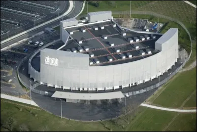 Quelle est la capacité d'accueil du Zénith de Nantes Métropole ?