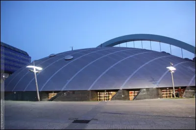 Quelle est la capacité d'accueil du Dôme de Marseille ?