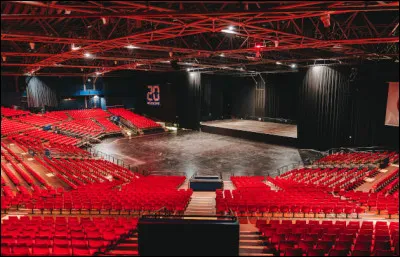 Quelle est la capacité d'accueil du Zénith de Paris ?