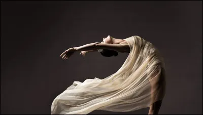 "...La java la plus belle / Celle qui ensorcelle / Quand on la danse les yeux dans les yeux...". Comment est la java chantée par Fréhel en 1938 ?