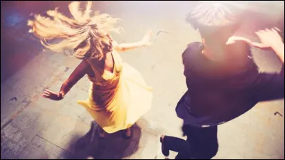 Dans la célèbre chanson de Thierry Hazard, sortie en 1990, que vont danser Joséphine et Roger  ?