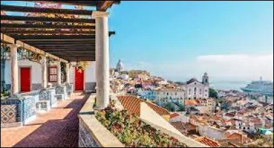 Histoire : Lisbonne a été le déclenchement de la révolution de 1974 au Portugal. Comment s'appelle cette révolution ?