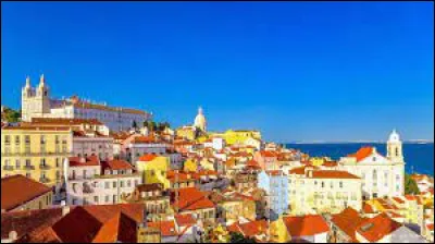 Ville : Comment s'appelle ce quartier typique et célèbre de Lisbonne ?