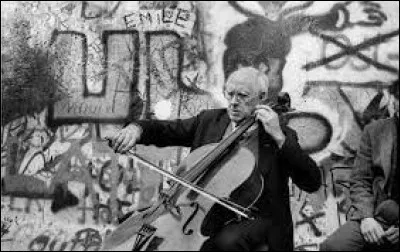 Personnalité : Comment s'appelle ce violoniste connu du monde entier pour avoir notamment joué de son instrument devant le mur de Berlin ?