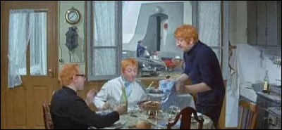 Quel est ce film où les trois frères Castagnier déjeunent ensemble au pied du phare ?