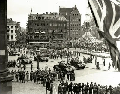 Histoire : Qui a lib&eacute;r&eacute; la ville d'Amsterdam en mai 1945 ?