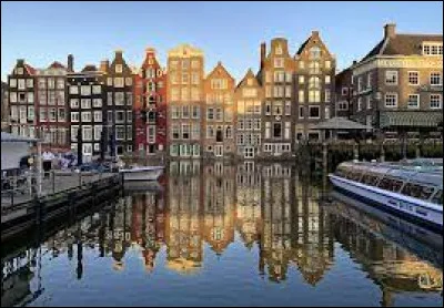 Culture : Quel est le surnom de la ville d'Amsterdam ?