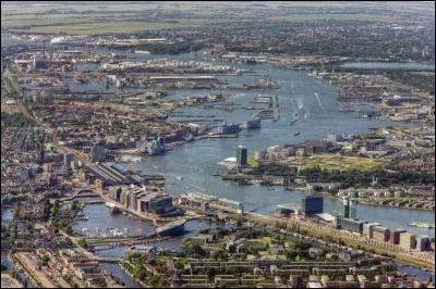 Histoire : Quel si&egrave;cle correspond &agrave; l'&acirc;ge d'or de la ville d'Amsterdam ?