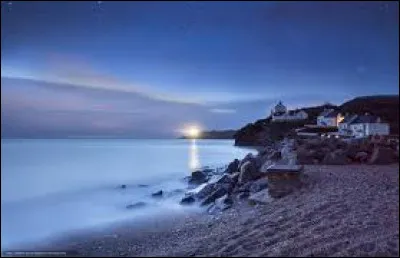 À quel groupe doit-on le titre "Home by the sea" ?