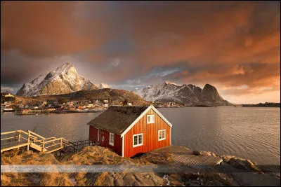"Une maison de poupée" est une pièce de théâtre écrite par le dramaturge...