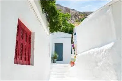 Culture : Laquelle de ces inventions n'est pas née à Athènes ?