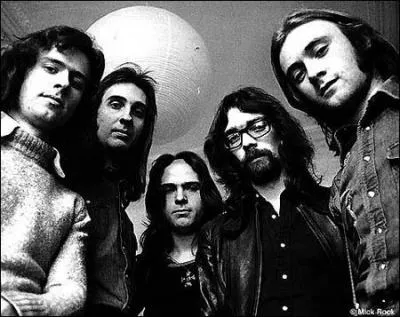 Dans les annes 70, avec quel groupe a-t-il dbut sa carrire de chanteur ?