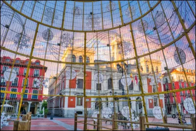 Nous partons maintenant au Mexique, où est fêtée pendant la période de Noël les neuf ''Posadas'', où, pendant cette fête, les Mexicains se réunissent chaque nuit dans une maison pour demander un abri. Quand se fête cet événement ?
