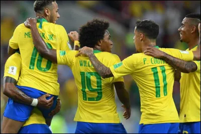 Combien d'étoiles les joueurs de l'équipe brésilienne de football arborent-ils sur leur maillot en 2022 ?