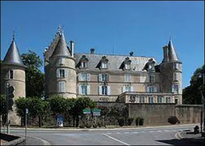 Nous sommes maintenant dans le Centre-Val-de-Loire, au château de Blet. Village de l'arrondissement de Saint-Amand-Montrond, il se situe dans le département ...